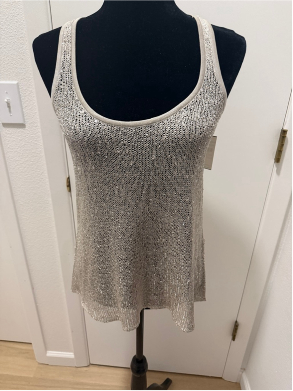 Willow & Clay Sequin Tank Top Small Silver Knit Sparkle Nordstrom Rack NWT Sleev
